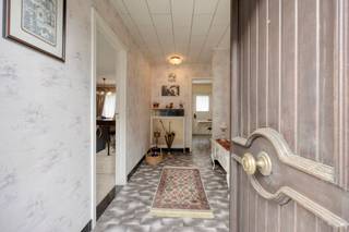 Charming 4-sided bungalow in need of renovation, situated in a prime location in Relegem, on the border of Asse and Wemmel, at the quiet...