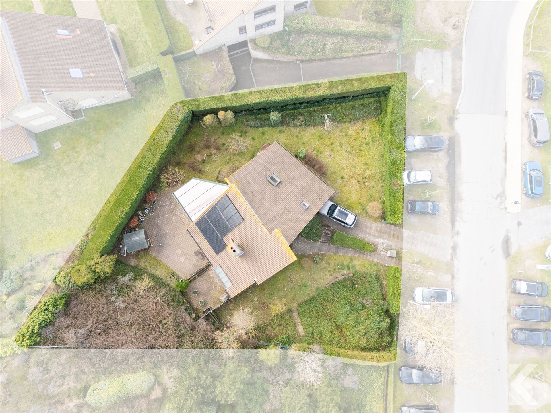 Enorme,volledig onderkelderde villa in gegeerde Simli wijk  - foto 2