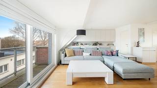 Ruim duplex-appartement (3e en 4e verdieping) met een bruikbare oppervlakte van 122 m², uitstekend gelegen op wandelafstand van het strand van...