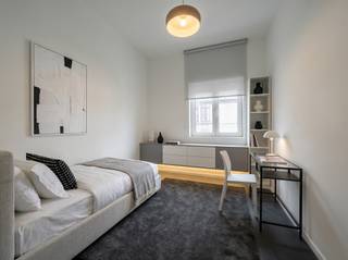 Wens je ook te wonen op wandelafstand van het bruisende Zuid? In dit kleinschalig gebouw, gelegen vooraan Brederodestraat - en de achterkant Bestormingsstraat bevindt zich dit gezellig te maken appartement met twee slaapkamers. Het gebouw werd volledig gestript en opnieuw opgebouwd. De oorspronkelijke houten vloer zijn vervangen door duurzame betonnen vloer constructie. Alles vernieuwd: CV installatie, alle leidingen, elektriciteit, ramen, deuren, dak, sanitaire voorzieningen... Extra voorziening van berging en fiets berging. Alle nutsvoorzieningen op eigen rekening. Laat je alvast inspireren bij het kiezen van jouw keuken, jouw eigen inrichting. Volledig naar jouw stijl en kleur! Als extra troef kan je ontspannen op het gemeenschappelijk dakterras.Abricasa – Vastgoed voor generaties: Jouw vastgoedpartnerWil je jouw eigendom verkopen of zoek je een vastgoedmakelaar voor verhuur of beheer?Abricasa biedt persoonlijke begeleiding bij al uw vastgoedvragen, van begin tot eind. Leer ons kennen!