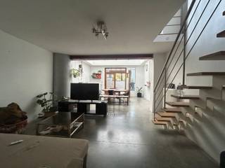 Dit charmante twee kamer appartement bevindt zich aan de Leuvense stadsgrens, meer bepaald aan de Naamsevest. Het appartement is lichtrijk en...