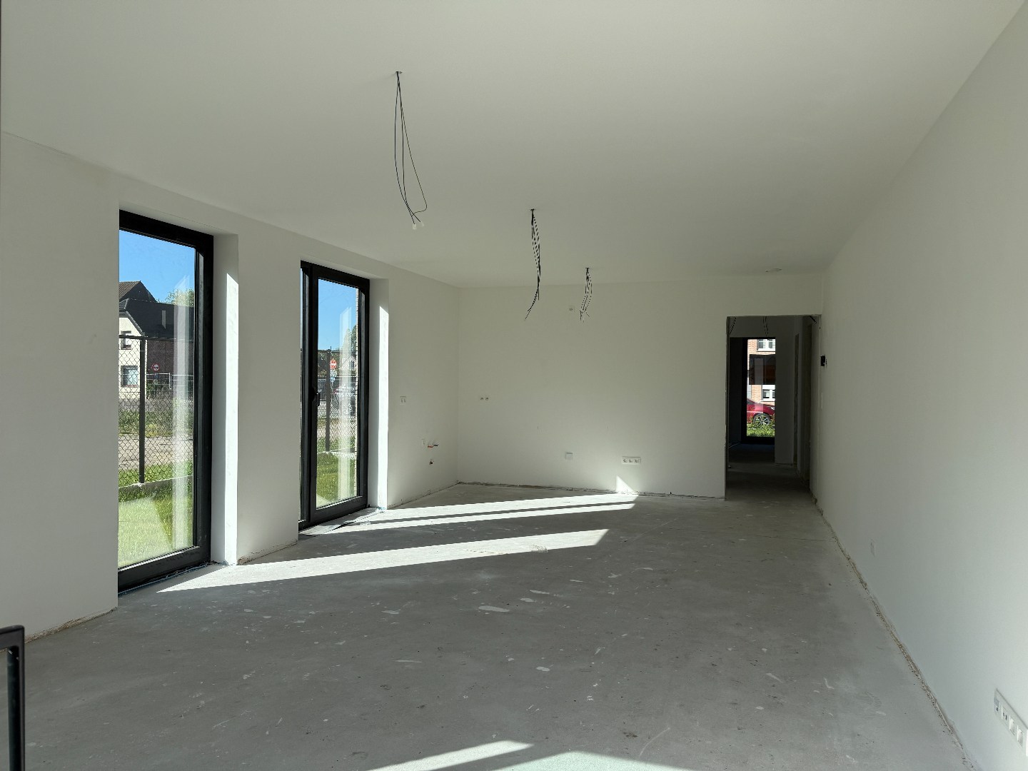 Gelijkvloers 2-slpk appartement met tuin, 2 stpls en een kelder - foto 4