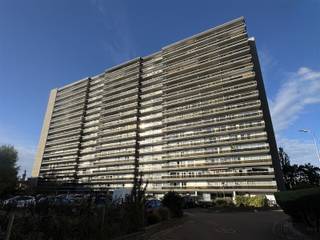 Appartement confortable et prêt à l'emploi avec une chambre à coucher et une vue magnifique, à proximité du centre de Malines.Au neuvième étage...