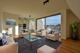 Recent afgewerkt appartement met 2 slaapkamers te Oostduinkerke Dorp (100m²). Het appartement bevat een inkomhall, lichtrijke leefruimte met...