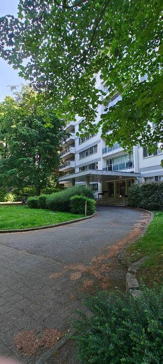 Ontdek dit ruime appartement van meer dan 100 m², gelegen in een rustige residentie midden in het groen en omgeven door een prachtig park. Hier...