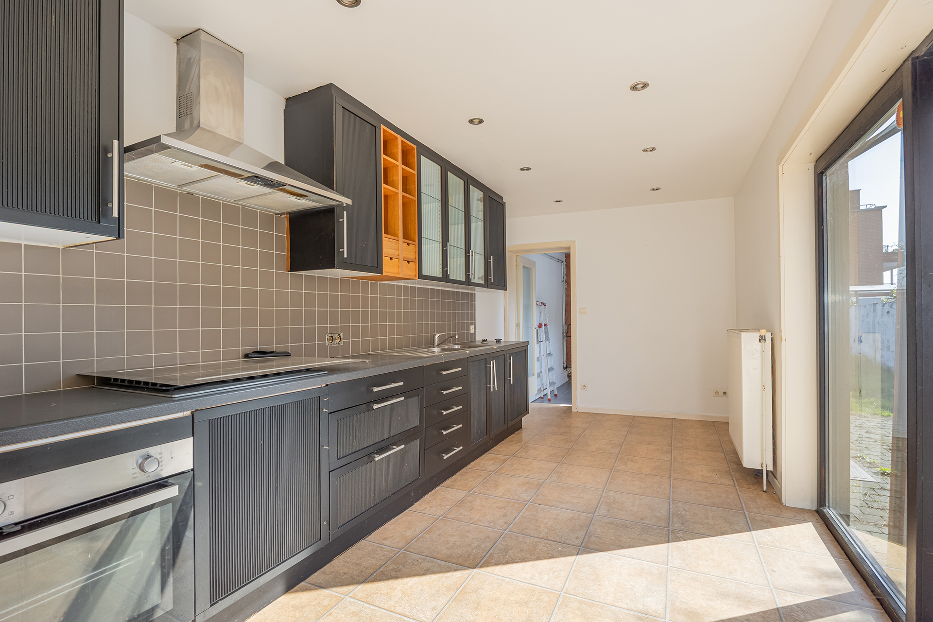 Volledig te renoveren woning met 3 slaapkamers en grote tuin - foto 4