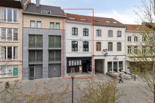 Op een uitstekende commerciële toplocatie op de Grote Markt van Tienen bevindt zich dit karaktervolle handelspand met rijke geschiedenis. Het pand...