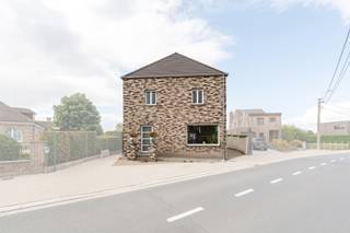 Vous cherchez une maison jumelée avec une superficie habitable impressionnante de 262 m² et un certificat énergétique A ? Ne cherchez plus !...