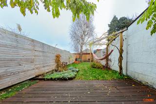 De woning is gelegen nabij het centrum van Mariakerke, op wandelafstand van het natuurreservaat Bourgoyen-Ossemeersen, het Fluweelpark en...