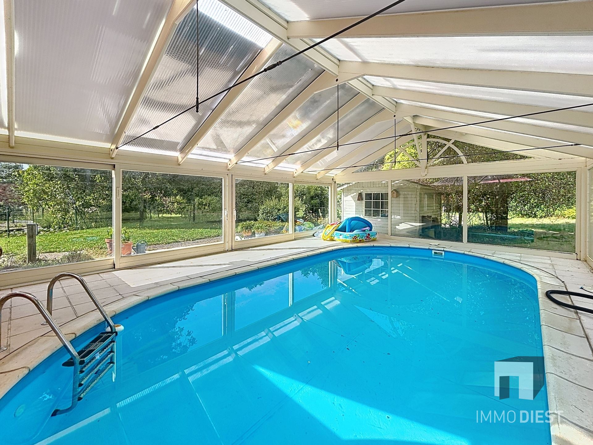 Villa met residentiele liggein op 60are met 8 slaapkamers - foto 4