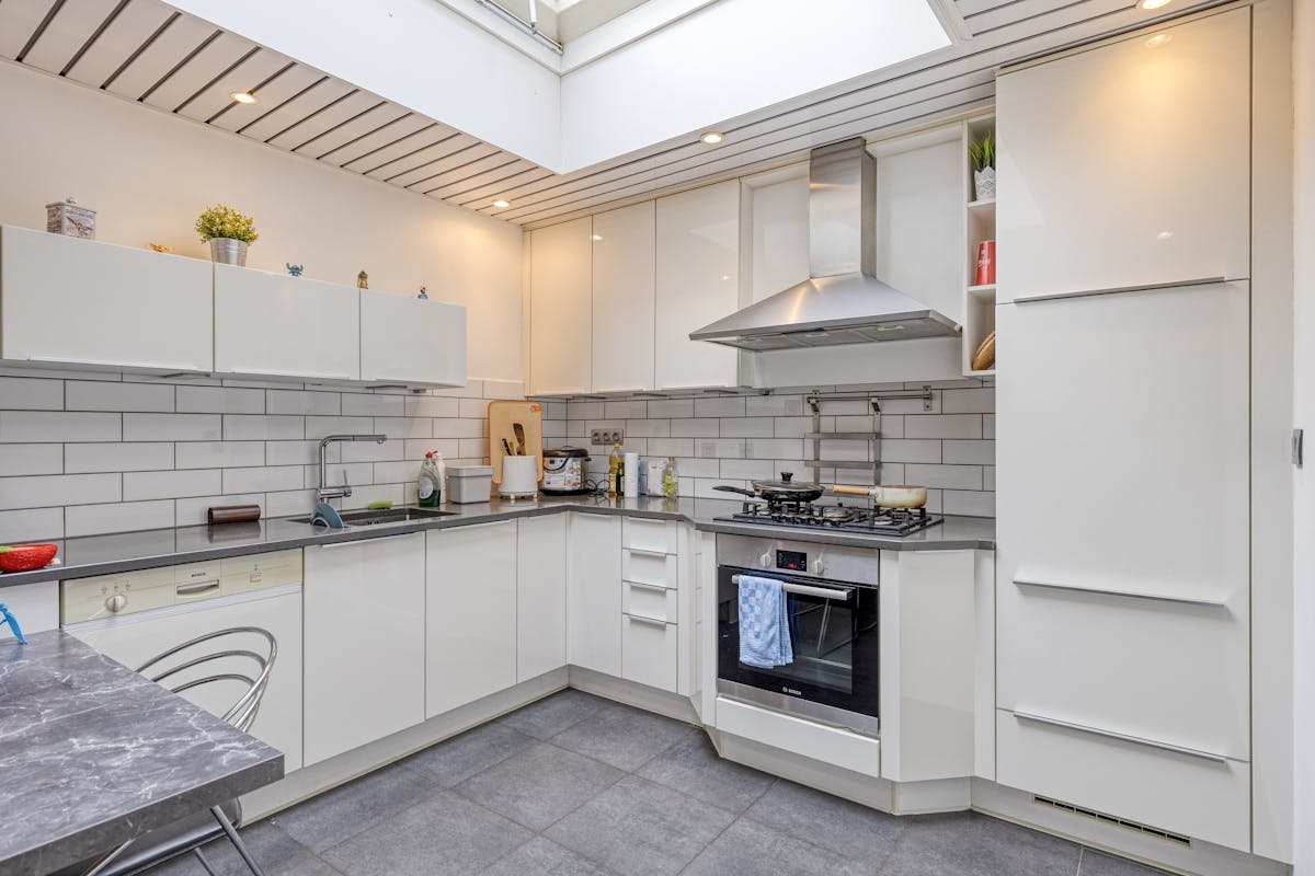 Huis te koop met 2 slaapkamers, terras en inpandige garage - foto 4