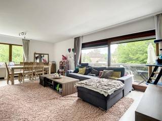 Aangenaam appartement met een bewoonbare oppervlakte van +/-100m2, bestaande uit een inkomhal met vestiaire en apart toilet, een woonkamer met...