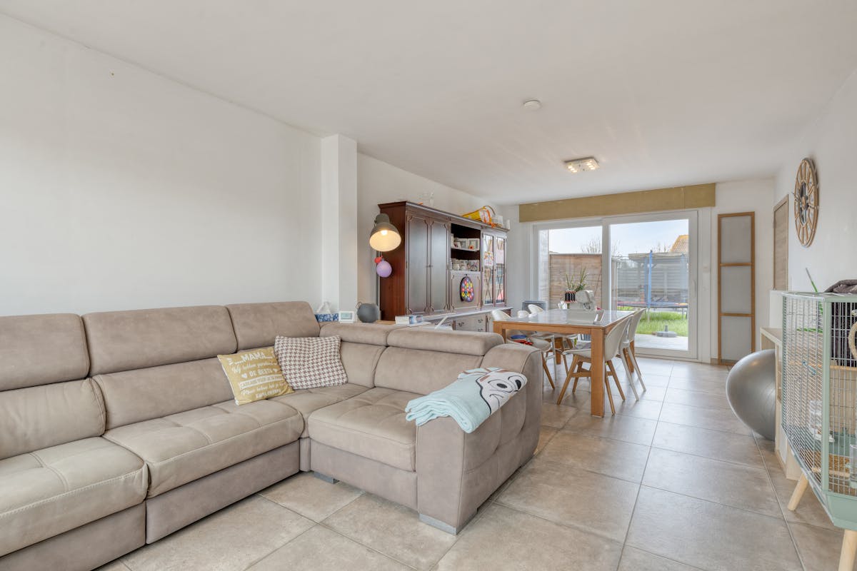 Gerenoveerde woning met 4 slaapkamers, tuin en garage. - foto 2