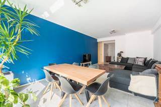 Indeling:Welkom in dit afgewerkte appartement op de vierde verdieping van een charmant gebouw in de statige Justitiestraat – een toplocatie in...