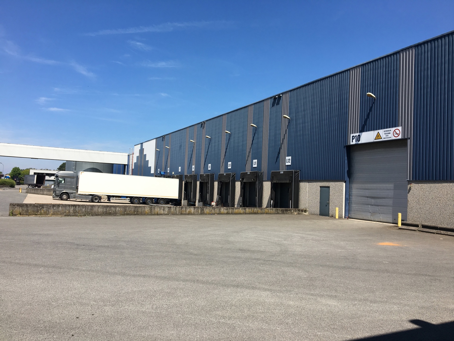 BTS : Building A Unit 03  :  magazijn 6.567  m² met inpandig kantoor langs de E17 in Sint-Niklaas - foto 2