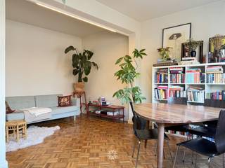 <p><span>GHENT - Sportstraat: Looking for </span><span>an authentic and spacious apartment for rent near Ghent Station?</span><span> Then this property might be just what you’re looking for. </span></p><p><span> </span></p><p><span>The main highlights at a glance:</span></p><ul><li><span>Convenient location between Ghent-Sint-Pieters Station and the city center</span></li><li><span>Located on a quiet street, near the Blaarmeersen</span></li><li><span>Full of character, cozy, and move-in ready</span></li></ul><p><span> </span></p><p><span>Layout:</span></p><p><span>Entryway, spacious living area with original hardwood floors, fully renovated kitchen (gas stove, oven, range hood, refrigerator), 2 spacious bedrooms, separate toilet, and bathroom with shower, vanity, and washing machine hookup, small back patio.</span></p><p><span> </span></p><p><span>Rent: € 1,100 + € 150 in common area fees (elevator maintenance, property manager, etc.) + individual heating and water usage. Electricity billed separately. </span></p><p><span>Available as of 10/01/2026. Residency required.</span></p><p><span> </span></p><p><span>Please contact our office, Axel Lenaerts Real Estate, to schedule an on-site visit via our website.</span></p><p><span> </span></p><p><span> </span></p>