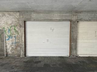 Ce garage fermé portant le numéro 32 est situé au premier étage dans la résidence Molière. Cette résidence est située à proximité de la digue...