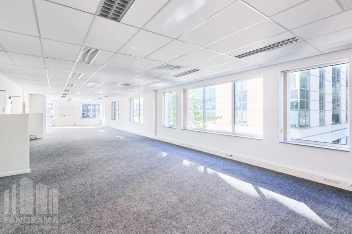 Bureau de haute qualité de 430 m² dans un emplacement de choix près de la R0 - photo 5