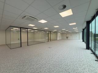 KMO unit 219 m² met 287 m² afgewerkte kantoorruimte in de nieuwe site Ter Walle, gelegen aan de Grote Steenweg, vlak voor het Kasteel van Olsene. De...