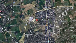 In het nieuwbouwproject Schaerkehoek is deze bouwgrond (lot 167) voor villabouw op maat beschikbaar. De woonbuurt combineert rust en groen met een vlotte bereikbaarheid. De <strong>bouwgrond met een oppervlakte van 624 m²</strong> is ideaal zuidelijk georiënteerd. Geniet de hele dag door van een zalig zonnetje in de ruime tuin.<br /><br />Of je nu droomt van een landelijke villa, een hedendaags ontwerp, of een strak moderne woning, hier krijg je de vrijheid om <strong>jouw ideale woning te creëren</strong>. Dit perceel biedt je de kans om een huis op maat te bouwen dat perfect aansluit bij jouw wensen en levensstijl.<br /><br />De woonbuurt Schaerkehoek is aangesloten op het warmtenet. Deze hernieuwbare energie staat in voor de verwarming en het sanitair warm water. Met een warmtenetinstallatie geniet je het hele jaar door van een aangenaam wooncomfort. Een <strong>warmtenet </strong>is trouwens niet alleen duurzaam en goed voor het milieu, je bespaart ook plaats in je woning omdat je geen boiler of ketel nodig hebt.<br />Daarnaast geniet je als bewoner van dit woonproject van het <strong>e-mobipunt</strong> met laadpalen voor de wagen en een exclusieve pakjesdienst die steeds beschikbaar is zodat jij niet thuis hoeft te zijn om je pakje in ontvangst te nemen.<br /><br />De realisaties hier voorgesteld zijn enkel ter illustratie. Contacteer ons voor meer info i.v.m. deze bouwgrond en onze aanpak: 051/40.10.12 | info@dumobil.be |Bekijk alles op onze website via deze link <strong>https://bit.ly/4mhEiGr</strong>