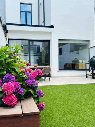 Op zoek naar een uiterst kwalitatief gerenoveerde woning mét tuin, op toplocatie? Mis dan deze opportuniteit niet! Van de laagste tot de...