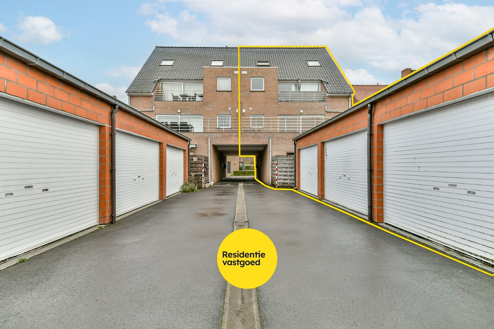 Opbrengsteigendom met 3 appartementen en 3 garages - foto 1