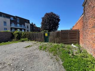 Located behind Wouwendonkstraat 3 in Duffel is this charming garden plot of 138 m², discreetly located in a quiet inner area. A unique opportunity...