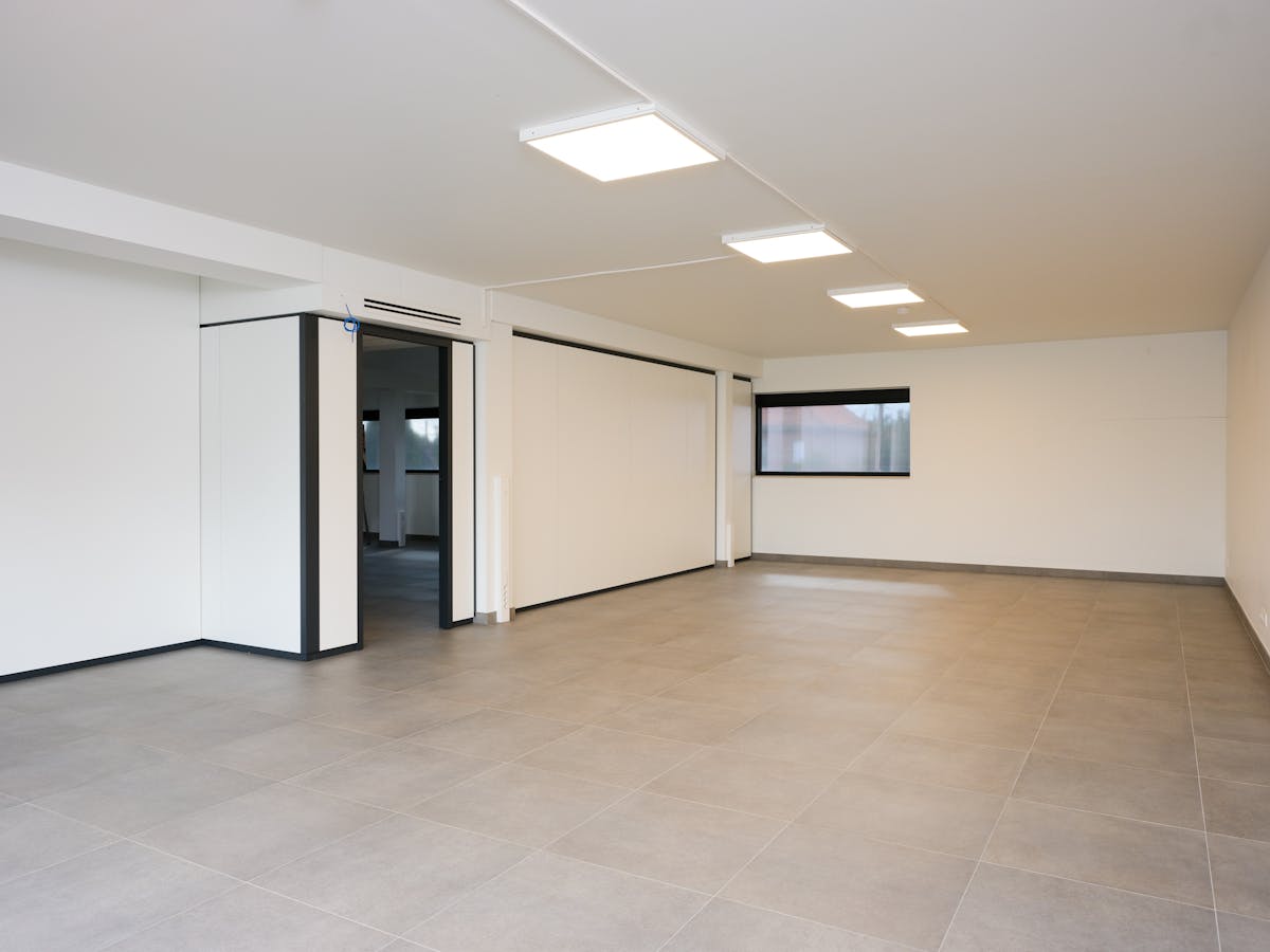 Uitstekend gelegen kantoren (187 m²-874 m²) te huur in Eeklo - foto 4
