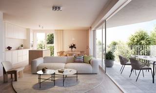 Ontdek het comfort van deze prachtige hoekappartementen met twee slaapkamers. Dankzij de grote raampartijen geniet je van een prachtige lichtinval en een weids uitzicht. De royale woonkamer biedt ruimte voor gezellige avonden, terwijl de open keuken uitnodigt tot culinaire creativiteit. Met twee ruime slaapkamers en een stijlvol afgewerkte badkamer is dit appartement perfect voor wie graag extra ruimte heeft. Het privéterras biedt de ideale plek om te ontspannen en van het buitenleven te genieten. Hier vind je de perfecte balans tussen comfort, luxe en een warme thuisgevoel.