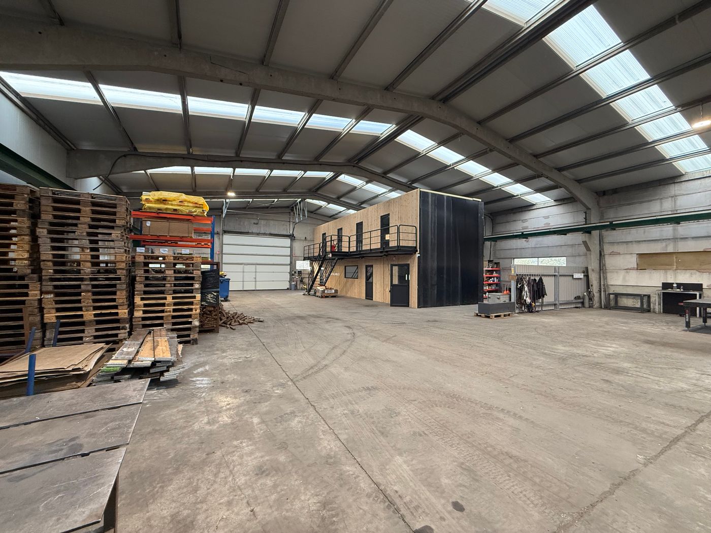 Magazijnruimte van 1.334 m² gelegen vlakbij de E34 te Maldegem - foto 4