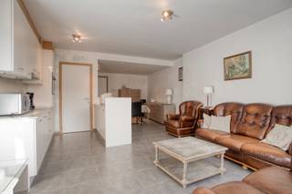 In een rustige straat pal in het dorpscentrum van Oostnieuwkerke, deelgemeente van Staden, bieden we u dit recente en gelijkvloerse appartement...