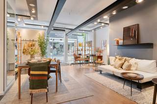 Handelspand te koop in het centrum van Kortrijk. Gelegen nabij de Lange Steenstraat, de K en de Grote Markt. Indeling:- Handelsgelijkvloers van ca. 91m² ;- 2 bovenliggende verdiepingen (opslag). Specificaties:- Parket vloer- Authentieke elementen- Gunstig EPC (label B)- Airco aanwezigBent u op zoek naar een handelspand in het centrum van Kortrijk? Aarzel dan zeker niet om ons te contacteren op het nummer 056 21 11 11.Bestuursmaatregelen in het maatregelenregister: nee