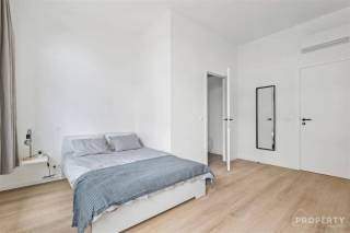 In het levendige hart van Kortrijk, waar alles binnen handbereik is, vindt u deze studentenkamers die met de grootste zorg afgewerkt zijn en...