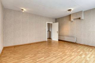 Ruime te renoveren woning met uitzonderlijk veel potentieel, centraal gelegen in Zandvoorde. Met een vloeroppervlakte van maar liefst 278 m²...