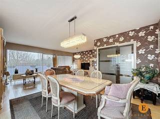 Centraal gelegen instapklaar appartement met 2 slaapkamers. Dit instapklare appartement biedt een aangename combinatie van comfort, licht en een...