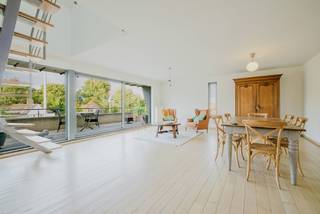 LOCATIONDiscover this spacious duplex flat in the Soenenspark residence (built in 2004), ideally located near the lively centre of...