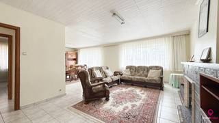 Bij ImmoFusion 7/7 “open huis”: klik op onze 3D-TOUR.Deze ruime halfopen bebouwing bestaat uit twee afzonderlijke wooneenheden. Gelijkvloers...