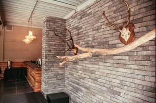 De bestaande feestzaal is volledig gebruiksklaar en voorzien van een tapinstallatie, een volledig geïnstalleerde keuken, een koelcel en de...