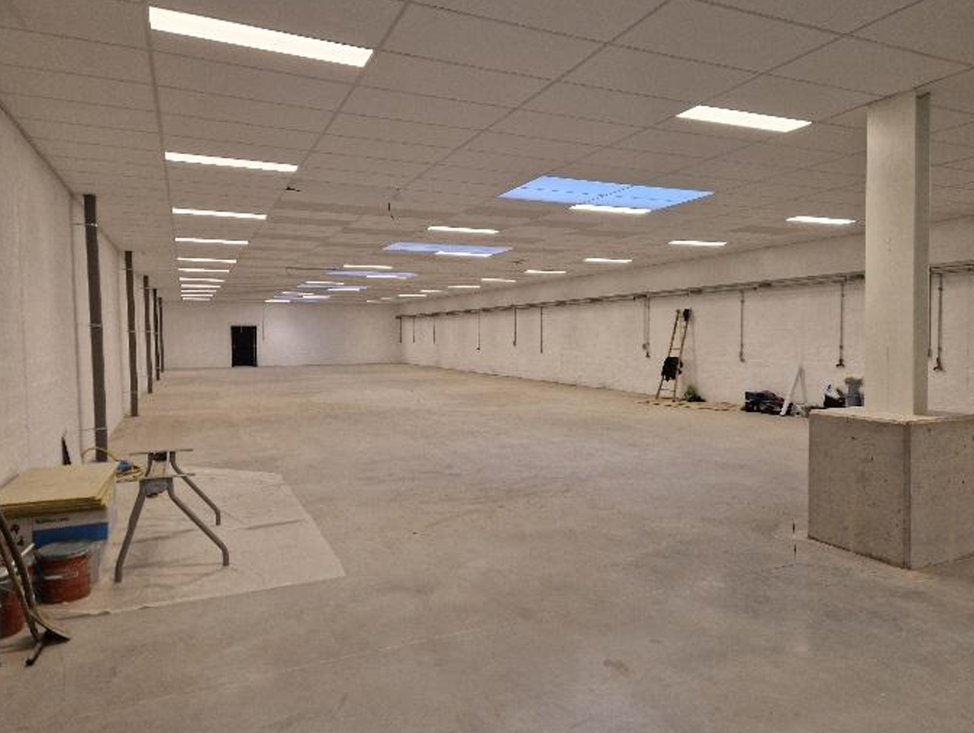 Gerenoveerd bedrijfsgebouw te huur. - foto 3