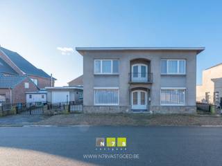 TE RENOVEREN VRIJSTAANDE WONING MET 3 SLAAPKAMERS OP EEN PERCEEL VAN 2A51CA TE LANKLAARTROEVEN- Vlotte verbinding met omliggende steden en dorpen via...