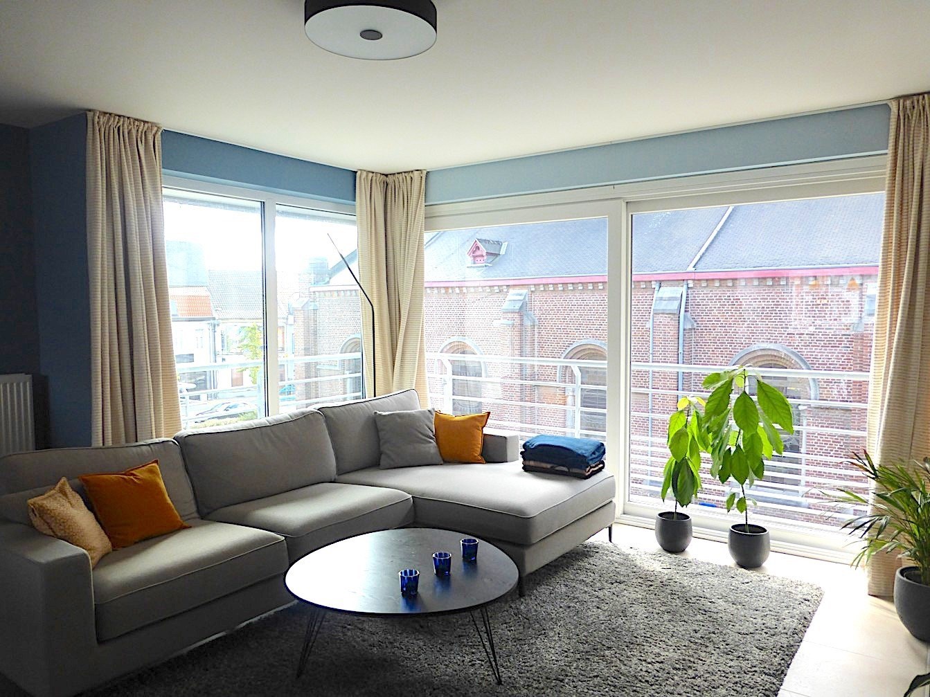 Ruim appartement met 2 slaapkamers op de grote markt! - foto 4