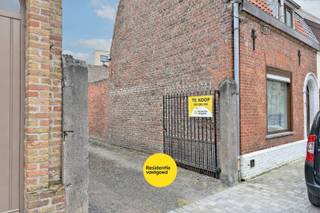 Afgesloten garage in centrum Diksmuide!Centrale ligging! Afgesloten garagebox te koop in het centrum van Diksmuide, op slechts enkele stappen van de...