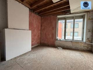 RUIME TE RENOVEREN WONING MET TUINVraagprijs : 269.000 euroDeze woning is gelegen in het stadscentrum van Ninove, in de nabijheid van scholen,winkels...