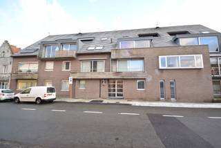 Groenestraat 51/28210 ZedelgemDit aangename gelijkvloerse appartement biedt een praktische en comfortabele indeling. Het appartement werd recent...