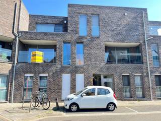 Mooi & ruim recent twee-slaapkamer-appartement op een rustige ligging op fietsafstand van het centrum van Mechelen. Met het zonnetje op uw terras...