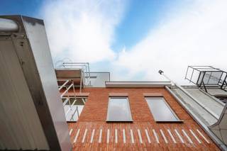 Vous recherchez un immeuble de placement à vendre à Courtrai que vous pouvez gérer entièrement vous-même ? Cet immeuble de placement de...