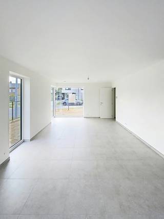 LIGGING:Deze woonst is gelegen in de rustige, doodlopende verkavelingswijk nabij het centrum van Aalter. Hier kan je genieten van de rust en toch...