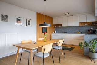Op een toplocatie vlak bij UZ Gasthuisberg en op wandelafstand van het centrum van Leuven, bevindt zich dit stijlvolle duplexappartement met...