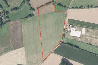 Perceel akkerland te koop te Waarbeke.<br />Totale oppervlakte 4 ha 27 are 05 ca.<br />Rechts volledig langs straat (Eggestraat) gelegen.<br />Boven palend aan beek.<br />Verpacht sinds 1 april 2020 , dus opzegbaar door landbouwer in hoofdberoep, waarbij vrij kan zijn tegen 1 april 2029.<br />