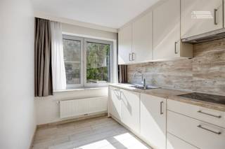 <p><span>A fully renovated, move-in-ready apartment with two bedrooms and an EPC rating of A', located in the heart of Diegem.</span></p><p><span> </span></p><p><span>This renovated apartment, located on the first floor with elevator access, has an ideal location near numerous amenities and major roadways. </span></p><p><span>From the living room, you’ll enjoy a view of a pond and a castle, which gives a unique and soothing character. </span></p><p><span> </span></p><p><span>From the entryway, equipped with built-in closets, you’ll have access to the bright living area (27.5 m²) and the fully equipped kitchen.'</span></p><p><span>The hallway leading to the bedrooms connects to two bedrooms measuring respectively, 9.6 m² and 14 m², a separate toilet, and a bathroom with a walk-in shower and connections for a washing machine and dryer. </span></p><p><span> </span></p><p><span>Curtains and some of the lights are already installed. Central gas heating.</span></p><p><span> </span></p><p><span>In the basement, there is a private storage space for the apartment. </span></p><p><span> </span></p><p><span>In addition to being move-in ready, the apartment’'location is a definite plus: it is very easily accessible via the highway and public transportation, and is close to schools, shops, and the train station. </span></p><p><span>Ideal as an investment or as a home for yourself.</span></p><p><span> </span></p><p><span>Price: 280,000 €.</span></p><p><span> </span></p><p><span>Book your tour now! </span></p><p><span>No measures in the Flemish Enforcement Platform</span></p>